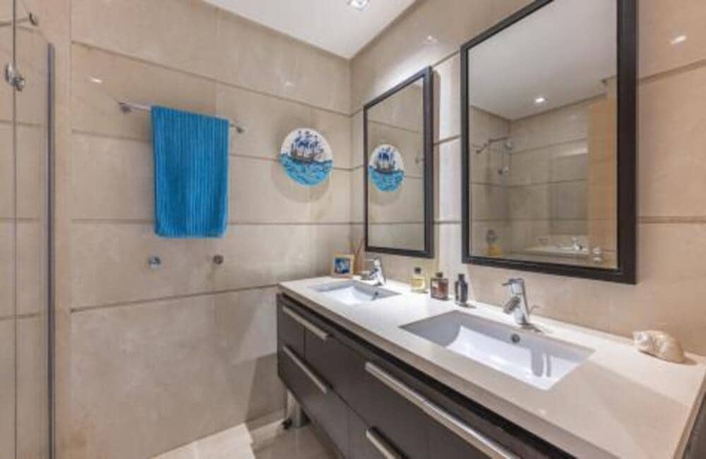 3 quarto Apartamento para venda em Benahavis com piscina garagem - 1 500 000 € (Ref: 9436613)