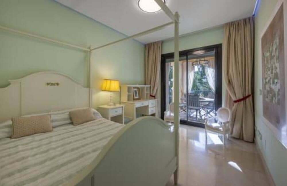 3 quarto Apartamento para venda em Benahavis com piscina garagem - 1 500 000 € (Ref: 9436613)