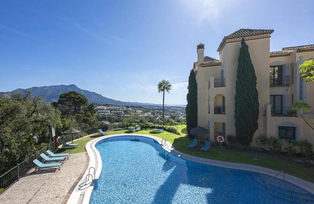 3 quarto Apartamento para venda em Benahavis com piscina garagem - 1 500 000 € (Ref: 9436613)