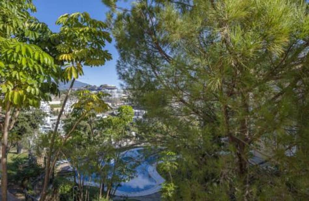 3 quarto Apartamento para venda em Benahavis com piscina garagem - 1 500 000 € (Ref: 9436613)