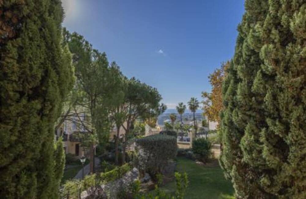 3 quarto Apartamento para venda em Benahavis com piscina garagem - 1 500 000 € (Ref: 9436613)