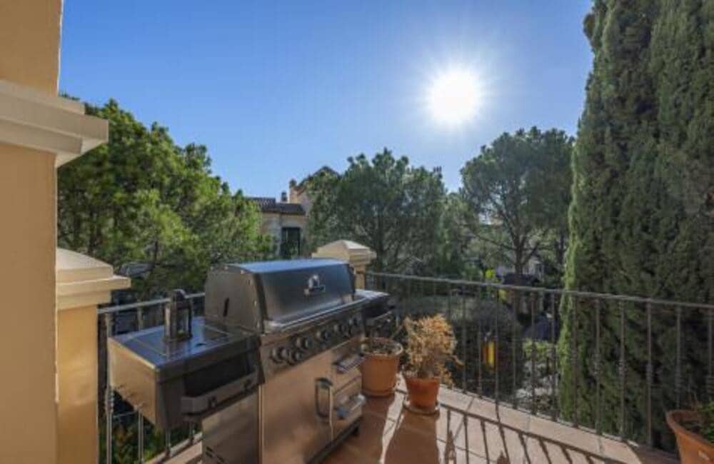 3 quarto Apartamento para venda em Benahavis com piscina garagem - 1 500 000 € (Ref: 9436613)