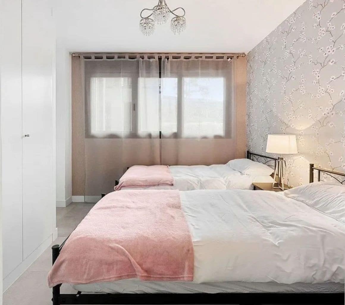 3 soveværelse Lejlighed til leje i Estepona - € 3.000 (Ref: 9436615)