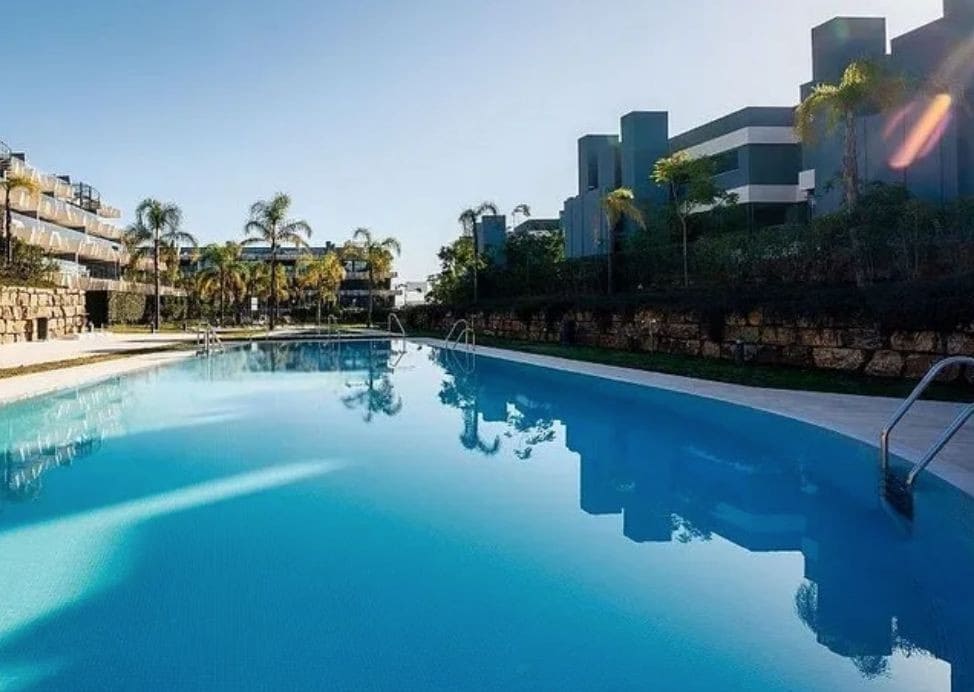 3 soveværelse Lejlighed til leje i Estepona - € 3.000 (Ref: 9436615)