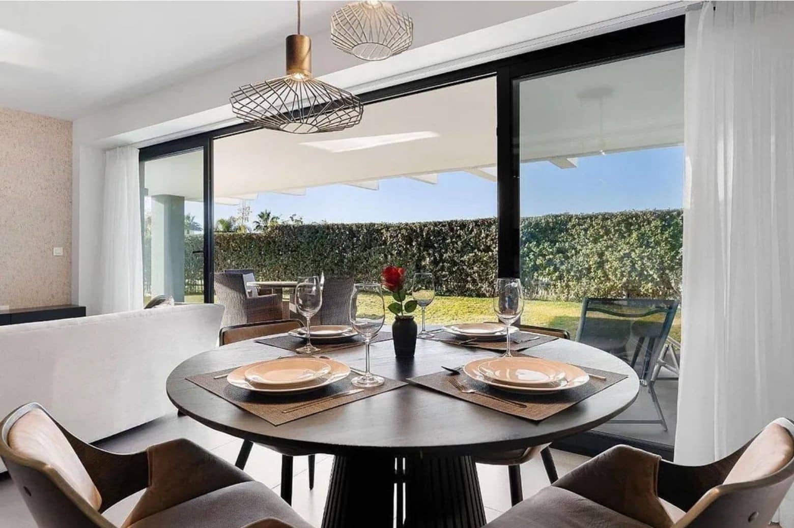 3 soveværelse Lejlighed til leje i Estepona - € 3.000 (Ref: 9436615)