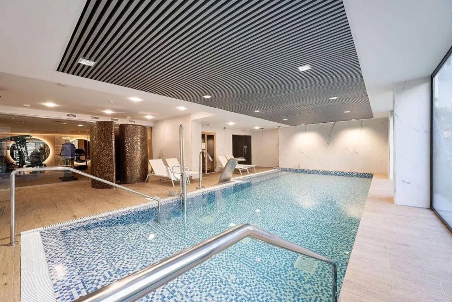 3 soveværelse Lejlighed til leje i Estepona - € 3.000 (Ref: 9436615)