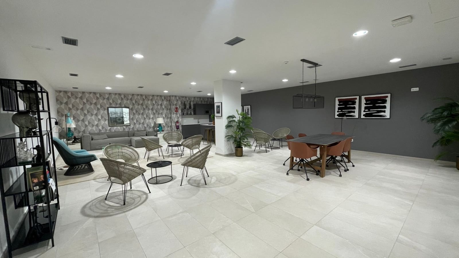 3 soveværelse Lejlighed til leje i Estepona - € 3.000 (Ref: 9436615)