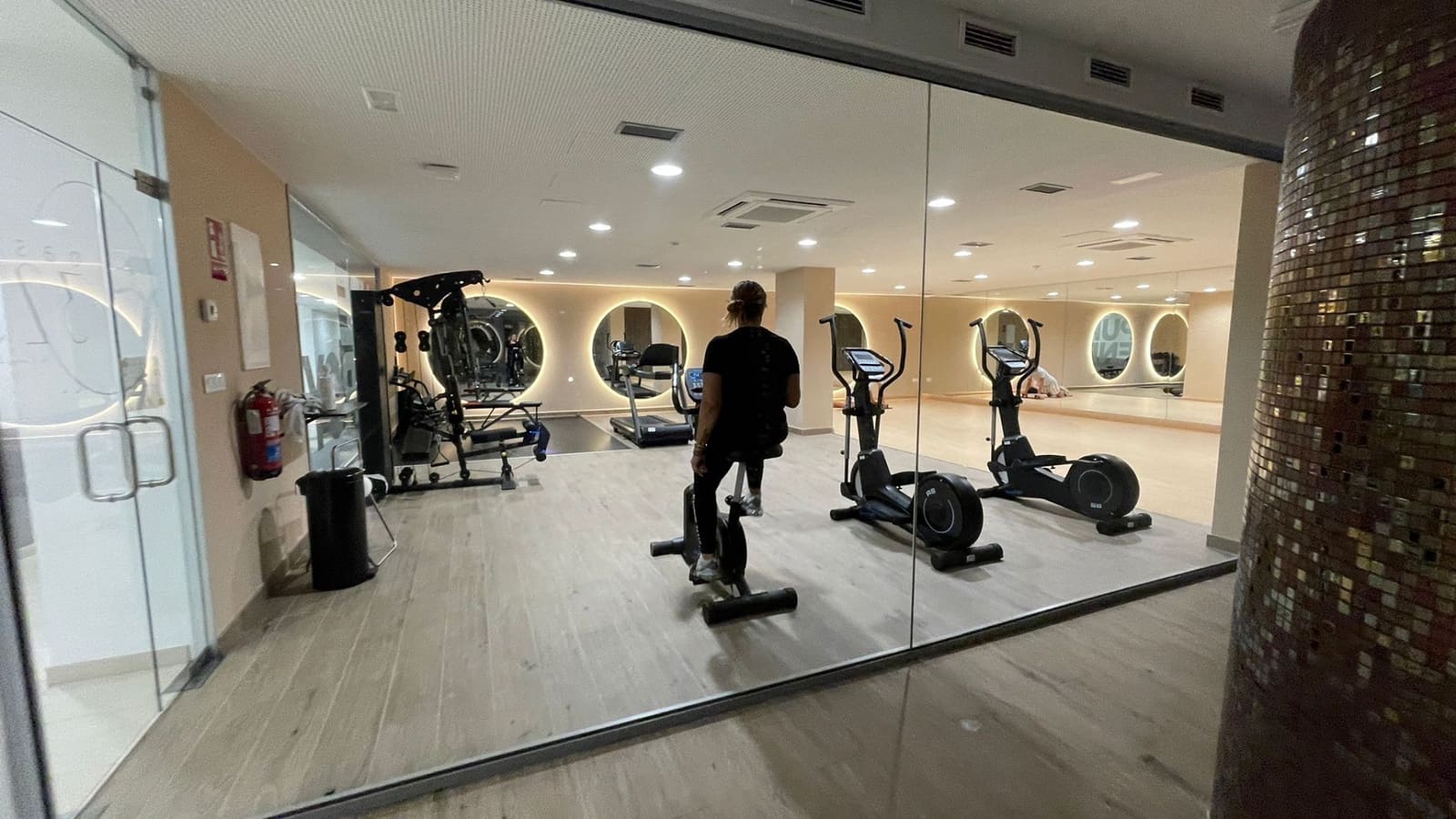 3 soveværelse Lejlighed til leje i Estepona - € 3.000 (Ref: 9436615)