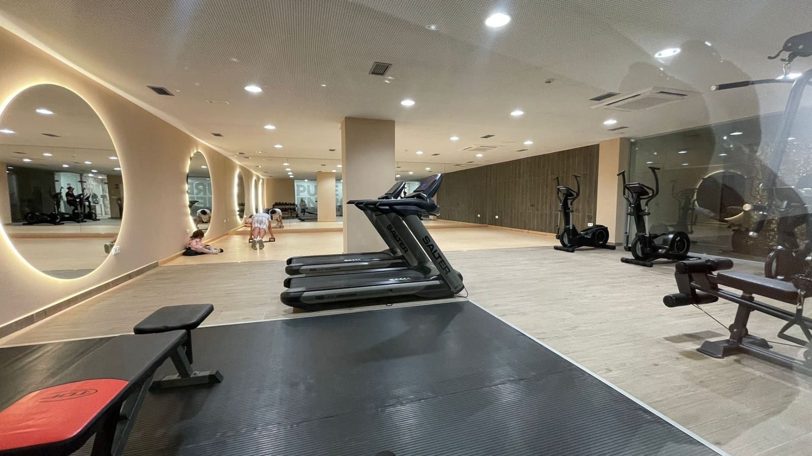 3 soveværelse Lejlighed til leje i Estepona - € 3.000 (Ref: 9436615)