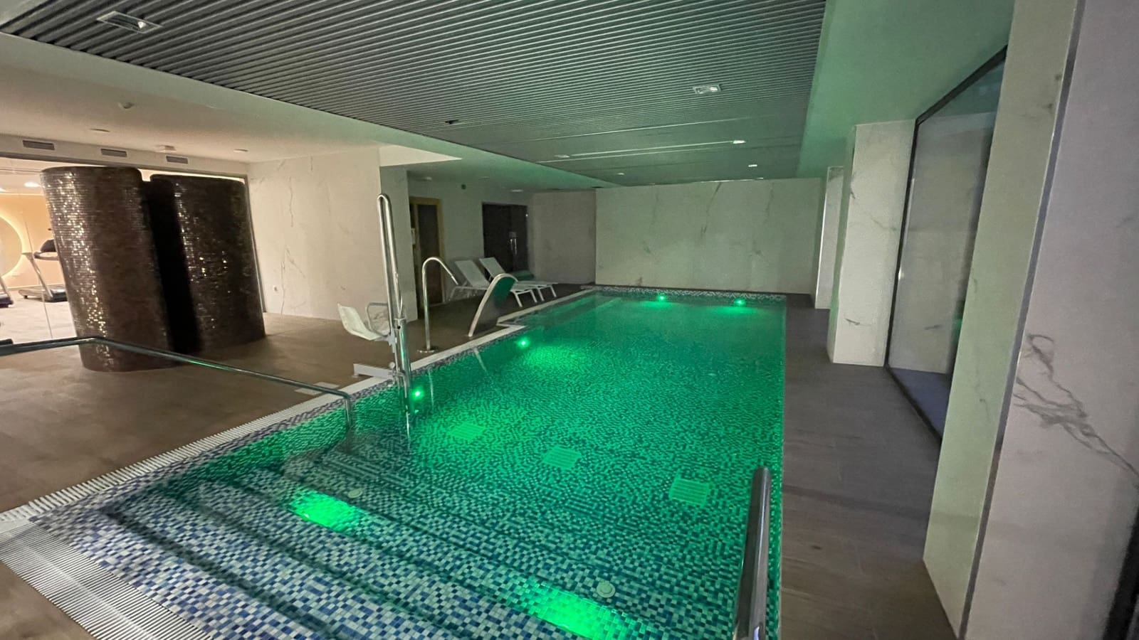 3 soveværelse Lejlighed til leje i Estepona - € 3.000 (Ref: 9436615)