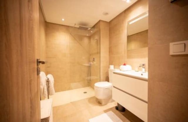 3 sypialnia Apartament na sprzedaż w Los Arqueros - Puerto del Almendro, Benahavís z basenem garażem - 699 000 € (Ref: 9439038)