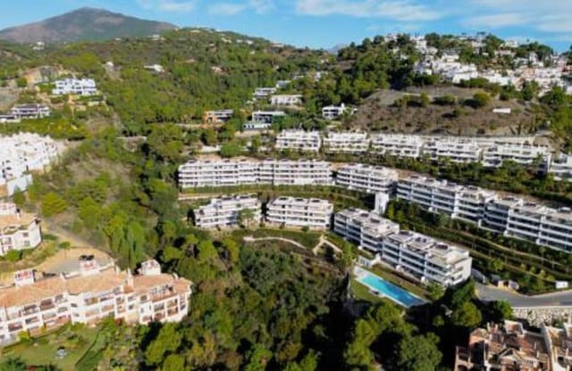 3 quarto Apartamento para venda em Los Arqueros - Puerto del Almendro, Benahavís com piscina garagem - 699 000 € (Ref: 9439038)