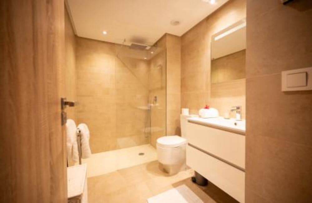 3 slaapkamer Appartement te huur in Benahavis met zwembad garage - € 3.700 (Ref: 9439039)