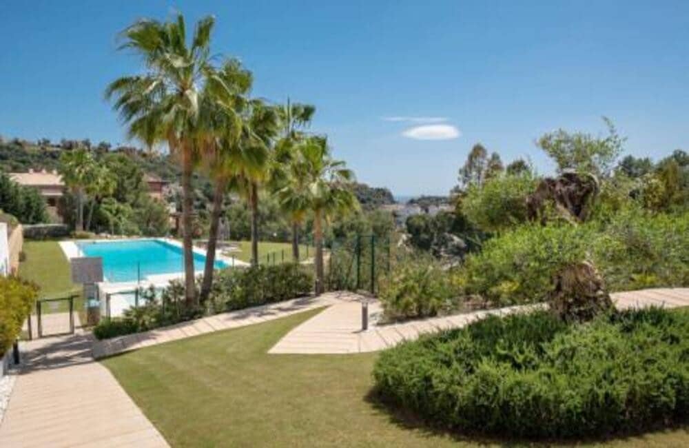 3 slaapkamer Appartement te huur in Benahavis met zwembad garage - € 3.700 (Ref: 9439039)