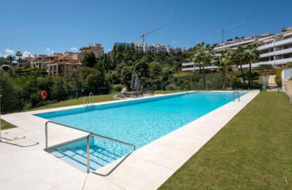 3 slaapkamer Appartement te huur in Benahavis met zwembad garage - € 3.700 (Ref: 9439039)