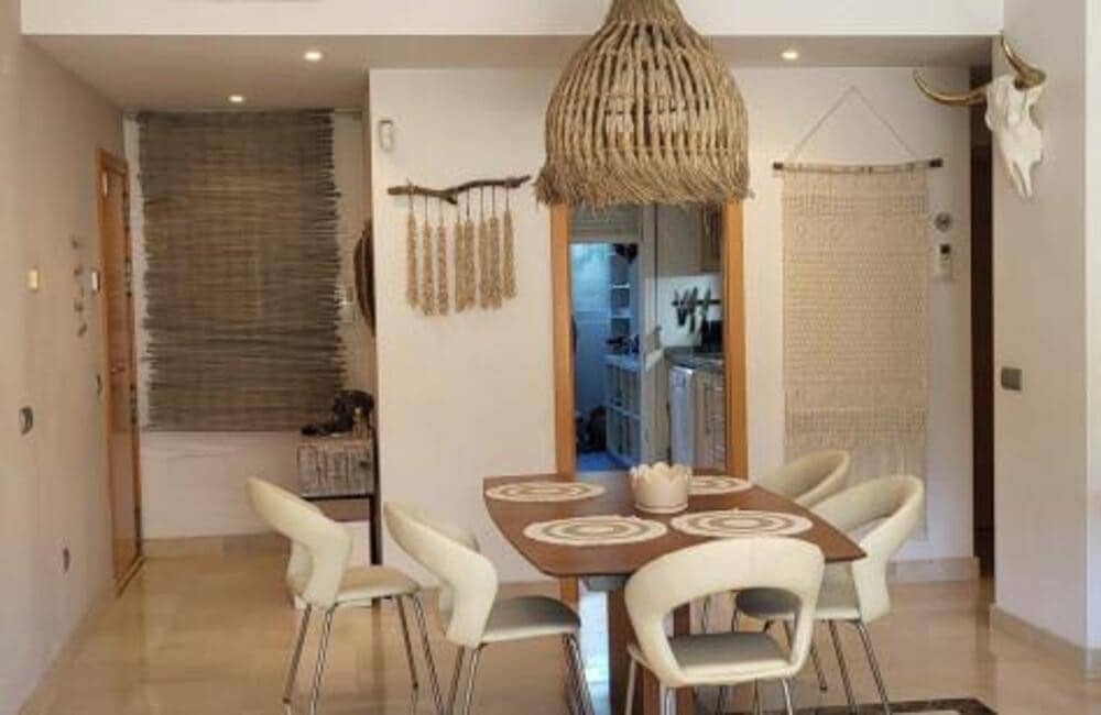 2 slaapkamer Appartement te huur in Benahavis met zwembad - € 2.000 (Ref: 9439040)