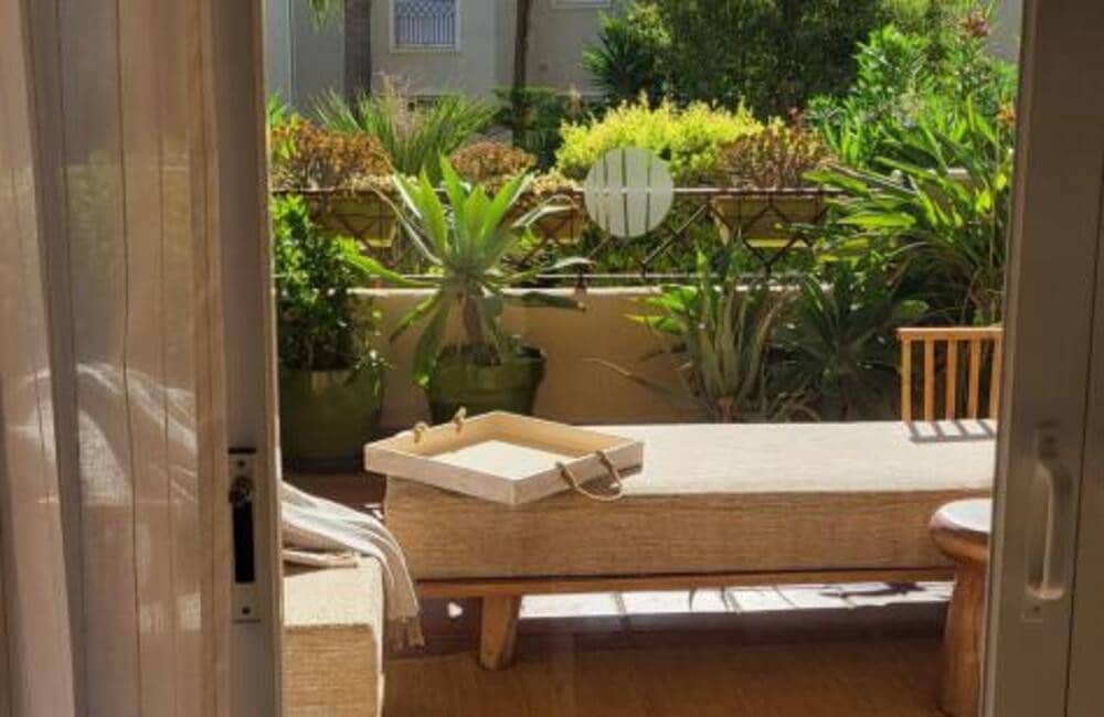 2 slaapkamer Appartement te huur in Benahavis met zwembad - € 2.000 (Ref: 9439040)