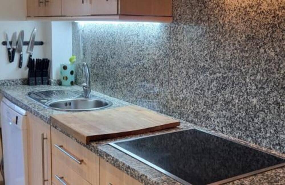 2 slaapkamer Appartement te huur in Benahavis met zwembad - € 2.000 (Ref: 9439040)