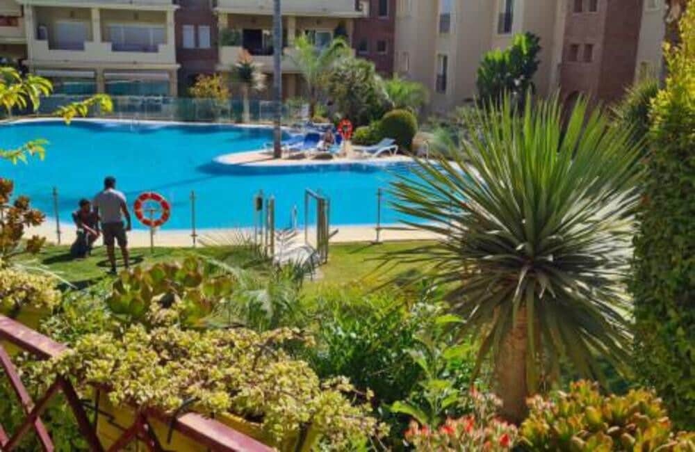 2 slaapkamer Appartement te huur in Benahavis met zwembad - € 2.000 (Ref: 9439040)