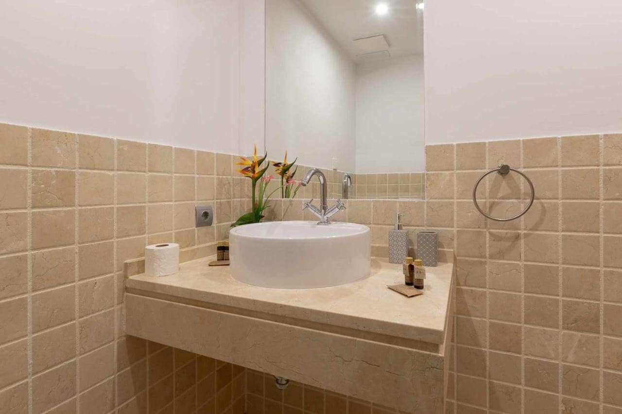 2 slaapkamer Appartement te huur in Benahavis met zwembad - € 2.000 (Ref: 9439040)