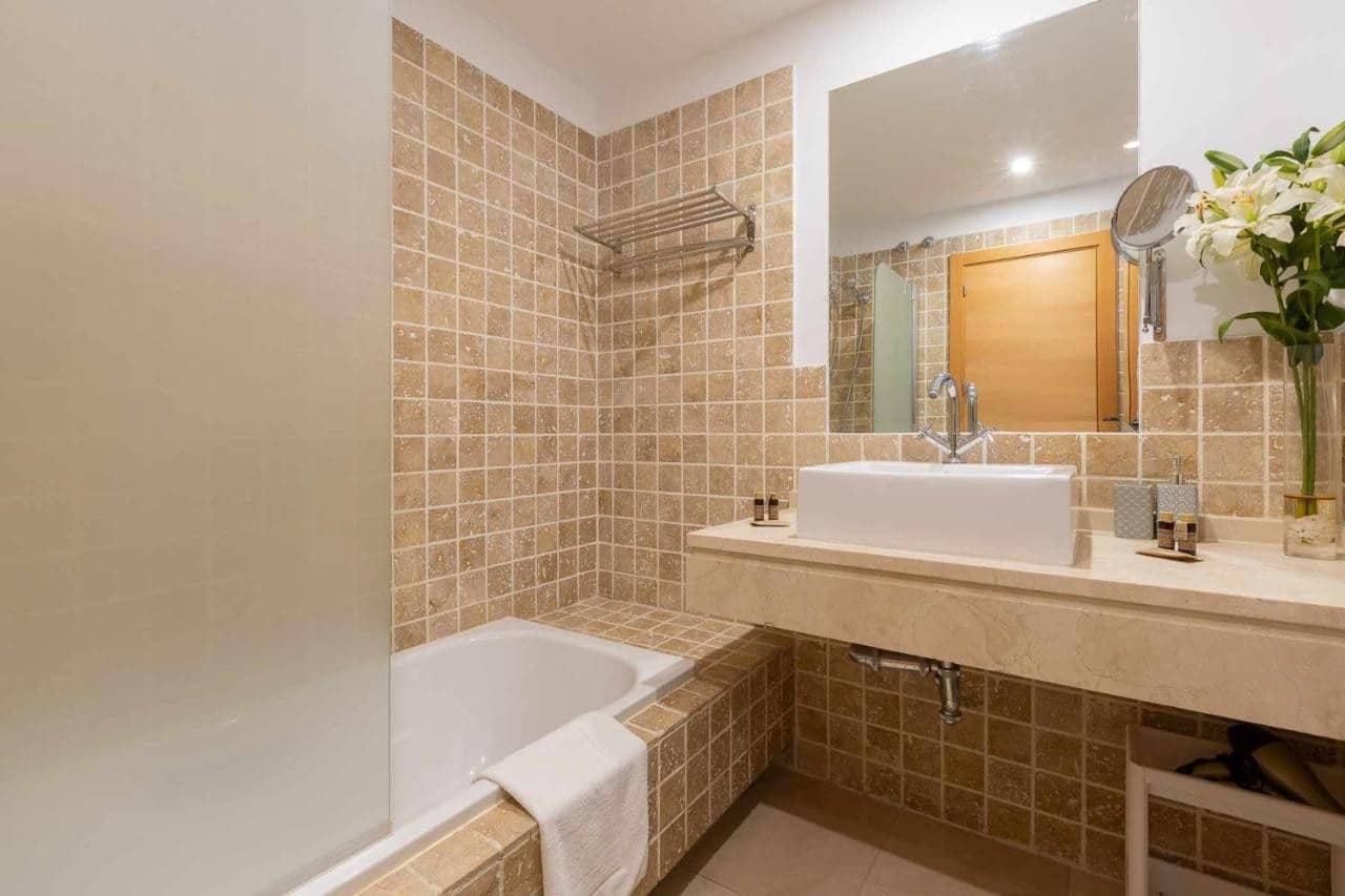 2 slaapkamer Appartement te huur in Benahavis met zwembad - € 2.000 (Ref: 9439040)