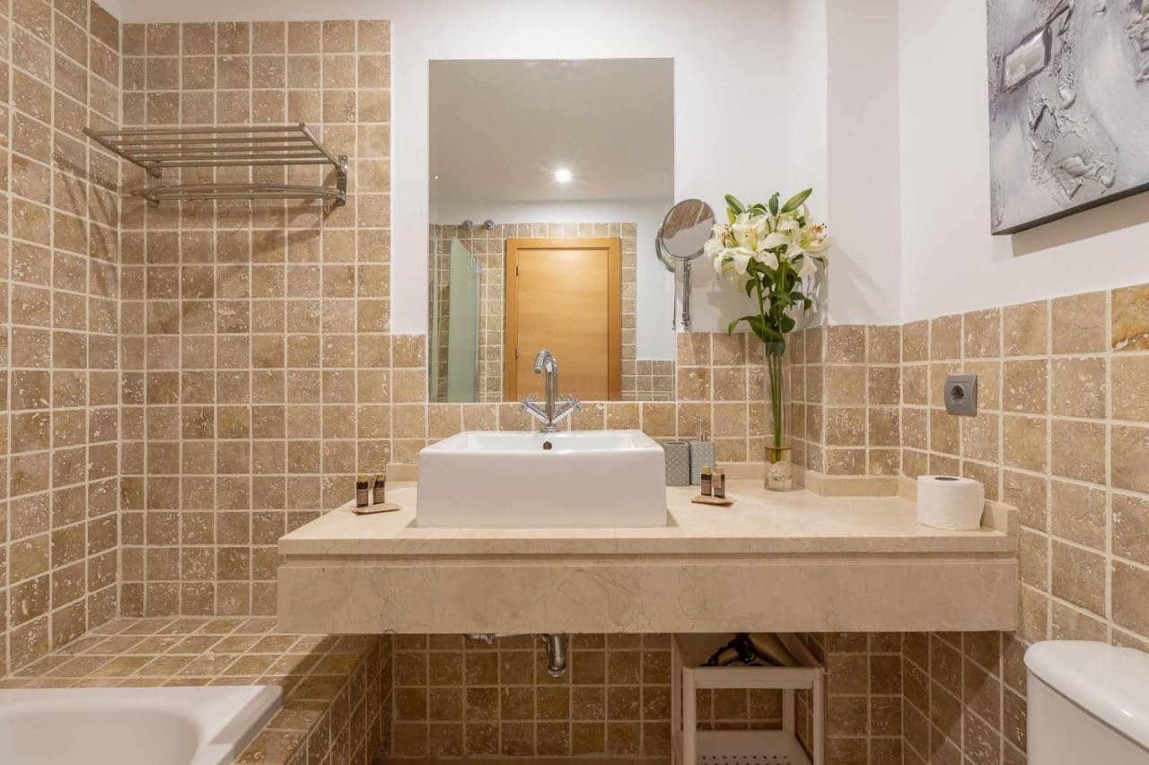 2 slaapkamer Appartement te huur in Benahavis met zwembad - € 2.000 (Ref: 9439040)