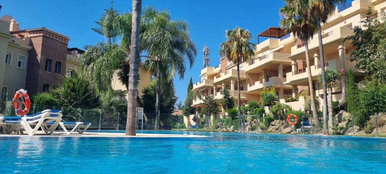 2 slaapkamer Appartement te huur in Benahavis met zwembad - € 2.000 (Ref: 9439040)