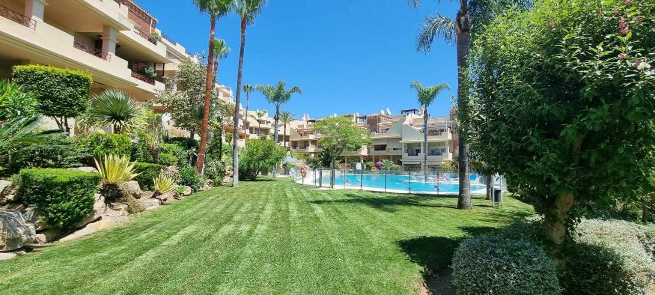 2 slaapkamer Appartement te huur in Benahavis met zwembad - € 2.000 (Ref: 9439040)