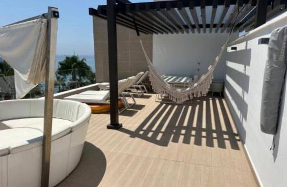 3 slaapkamer Penthouse te huur in Buenas Noches met zwembad garage - € 4.000 (Ref: 9439042)