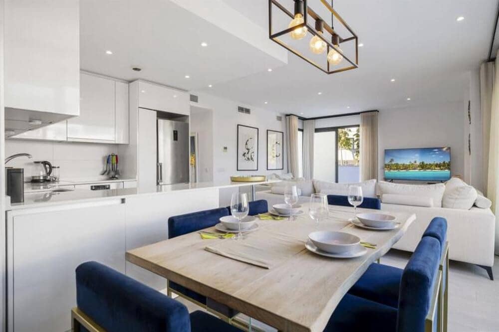 3 makuuhuone Kattohuoneisto vuokrattavana paikassa Marbella mukana uima-altaan 
autotalli - 5 500 € (Ref: 9445541)