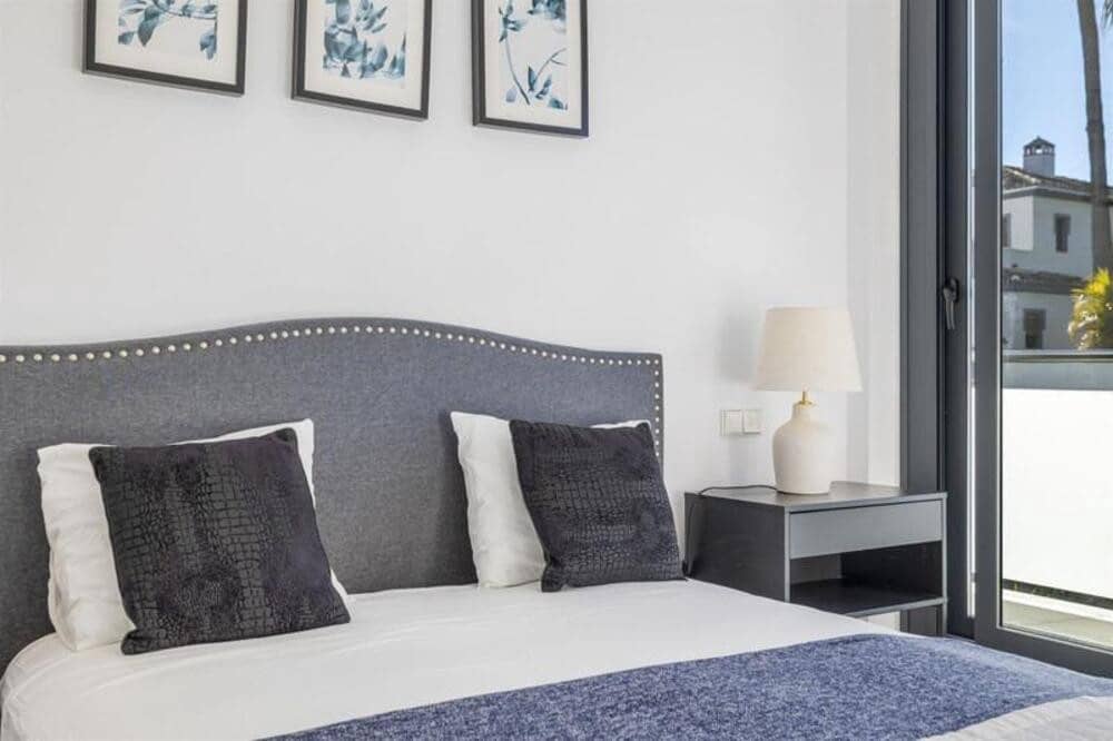 3 makuuhuone Kattohuoneisto vuokrattavana paikassa Marbella mukana uima-altaan 
autotalli - 5 500 € (Ref: 9445541)