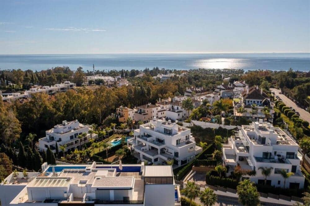 3 makuuhuone Kattohuoneisto vuokrattavana paikassa Marbella mukana uima-altaan 
autotalli - 5 500 € (Ref: 9445541)