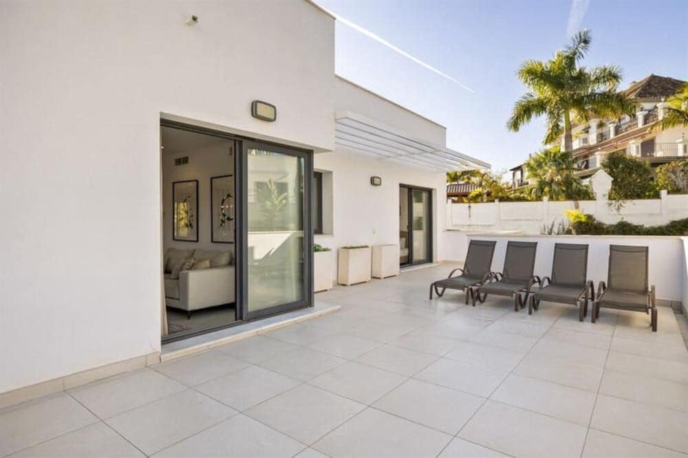 3 makuuhuone Kattohuoneisto vuokrattavana paikassa Marbella mukana uima-altaan 
autotalli - 5 500 € (Ref: 9445541)