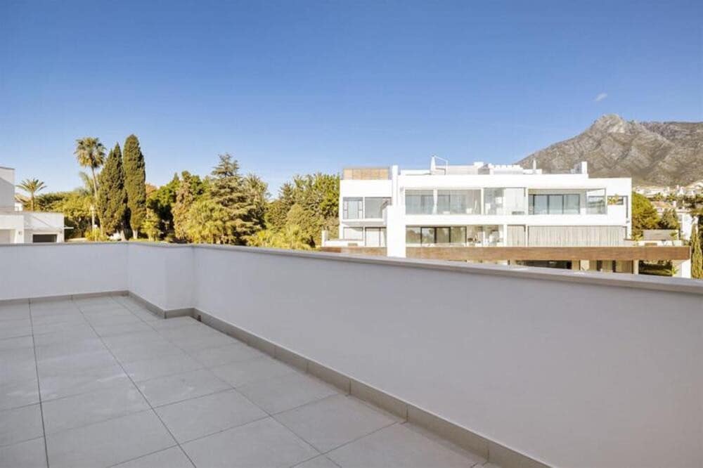 3 makuuhuone Kattohuoneisto vuokrattavana paikassa Marbella mukana uima-altaan 
autotalli - 5 500 € (Ref: 9445541)