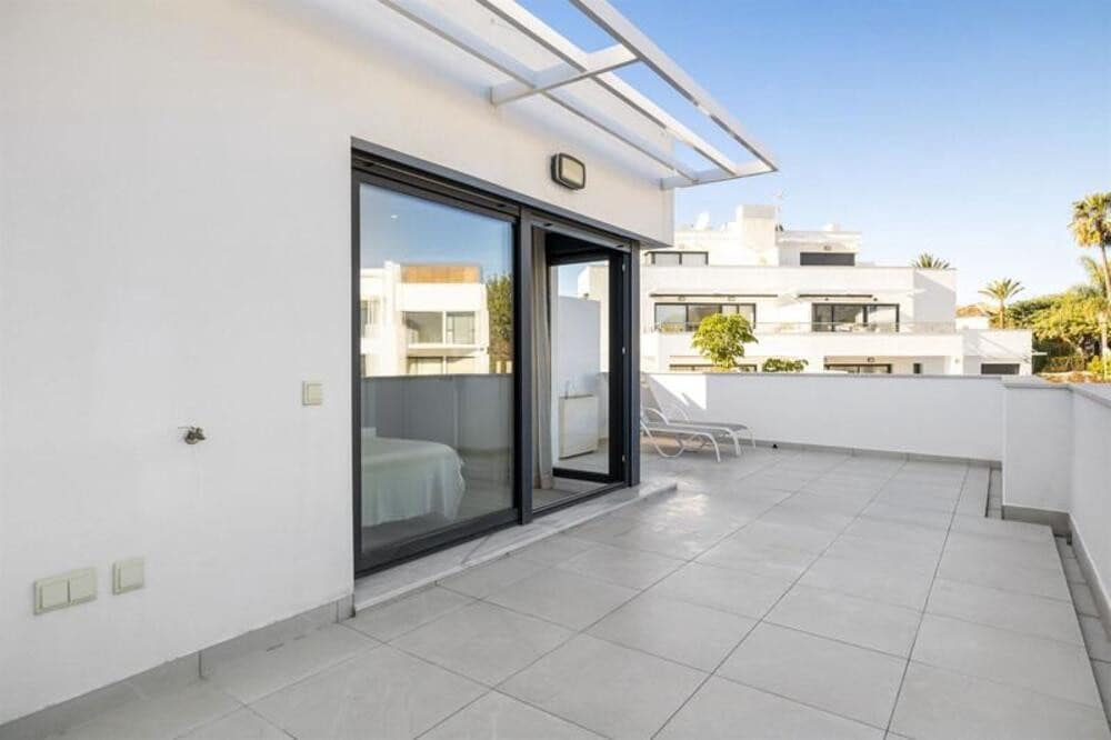 3 makuuhuone Kattohuoneisto vuokrattavana paikassa Marbella mukana uima-altaan 
autotalli - 5 500 € (Ref: 9445541)