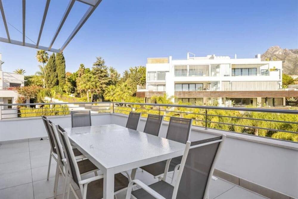 3 makuuhuone Kattohuoneisto vuokrattavana paikassa Marbella mukana uima-altaan 
autotalli - 5 500 € (Ref: 9445541)