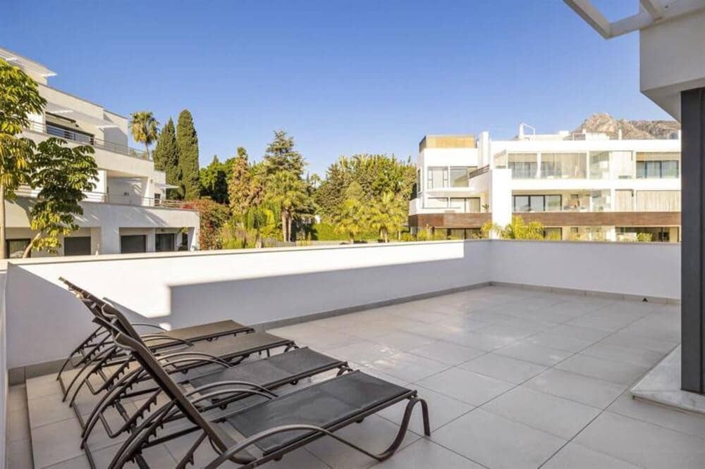 3 makuuhuone Kattohuoneisto vuokrattavana paikassa Marbella mukana uima-altaan 
autotalli - 5 500 € (Ref: 9445541)