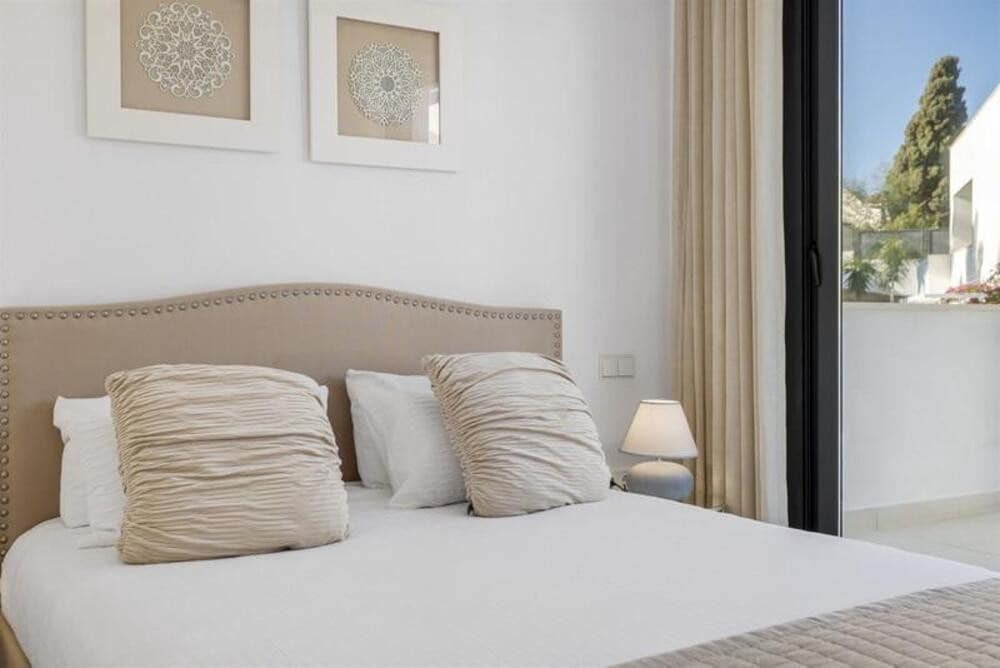 3 makuuhuone Kattohuoneisto vuokrattavana paikassa Marbella mukana uima-altaan 
autotalli - 5 500 € (Ref: 9445541)