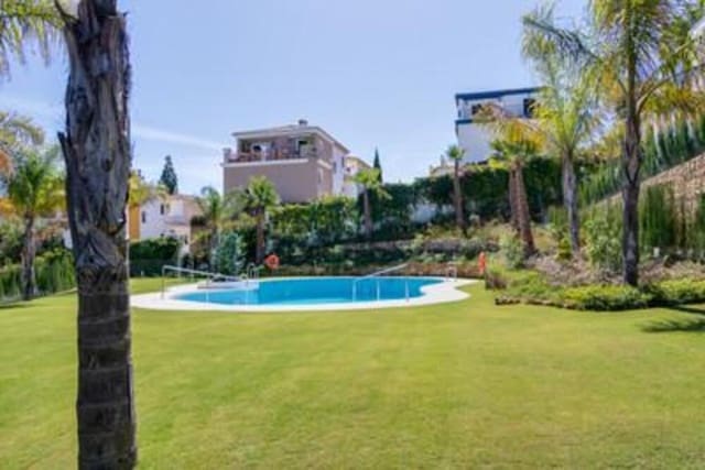 3 quarto Penthouse para arrendar em Lomas De Marbella, Marbella com piscina garagem - 5 500 € (Ref: 9445541)