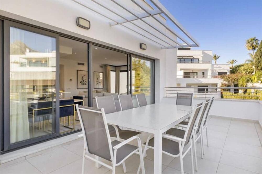 3 makuuhuone Kattohuoneisto vuokrattavana paikassa Marbella mukana uima-altaan 
autotalli - 5 500 € (Ref: 9445541)