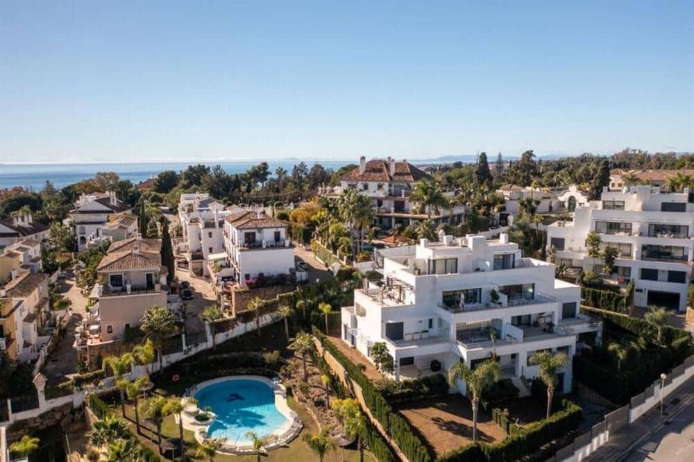 3 makuuhuone Kattohuoneisto vuokrattavana paikassa Marbella mukana uima-altaan 
autotalli - 5 500 € (Ref: 9445541)