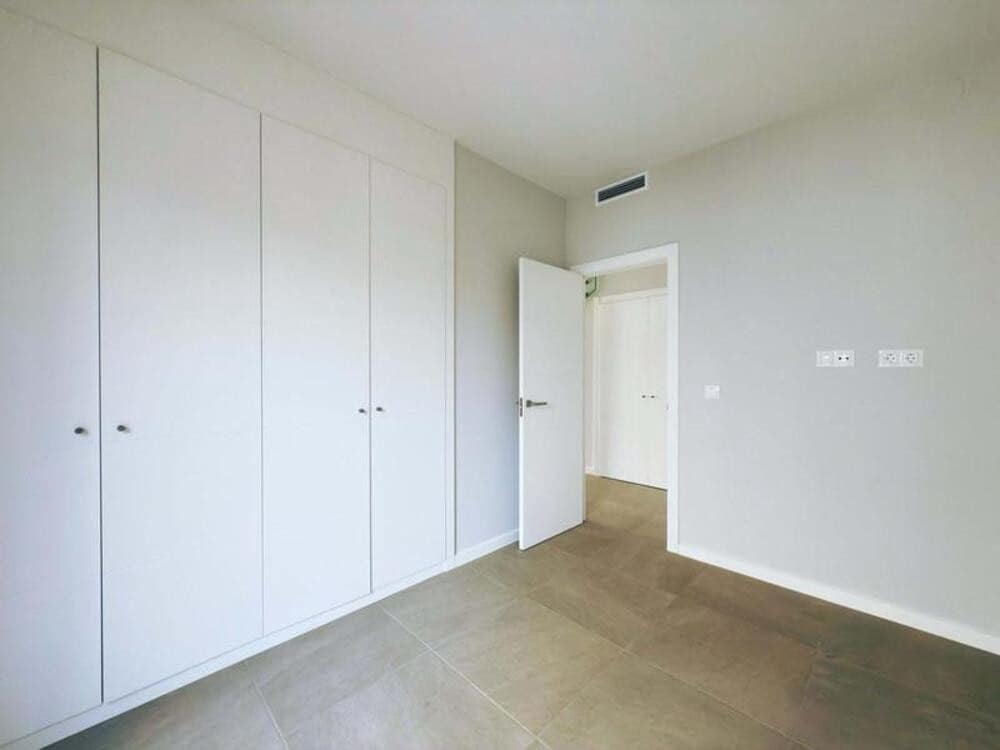 4 soveværelse Semi-Rækkehus til salg i Riviera del Sol med swimmingpool garage - € 685.000 (Ref: 9448519)