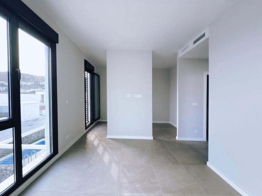 4 soveværelse Semi-Rækkehus til salg i Riviera del Sol med swimmingpool garage - € 685.000 (Ref: 9448519)