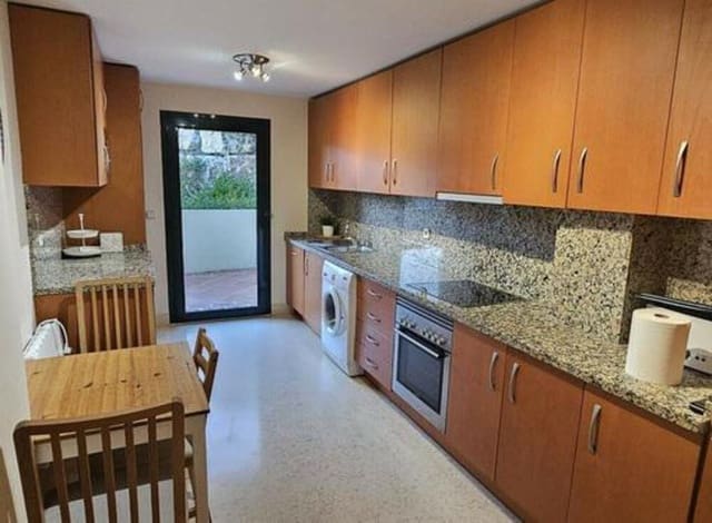 2 Zimmer Apartment zu vermieten in Los Arqueros - Puerto del Almendro, Benahavís mit Pool Garage - 2.200 € (Ref: 9448520)