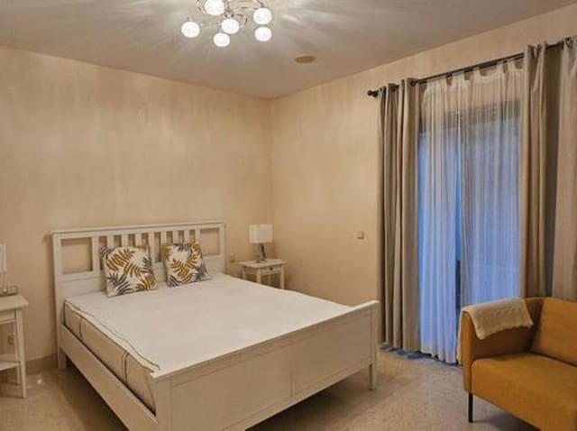 2 Zimmer Apartment zu vermieten in Los Arqueros - Puerto del Almendro, Benahavís mit Pool Garage - 2.200 € (Ref: 9448520)