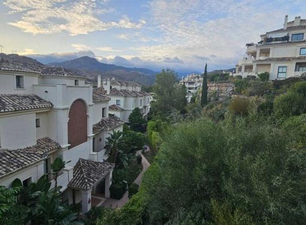 2 bedroom Apartment for rent in Benahavis with pool garage - € 2,200 (Ref: 9448520)