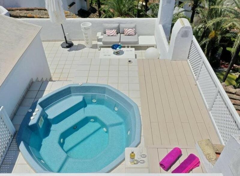 5 soveværelse Penthouse til salg i Marbella med swimmingpool garage - € 990.000 (Ref: 9450431)