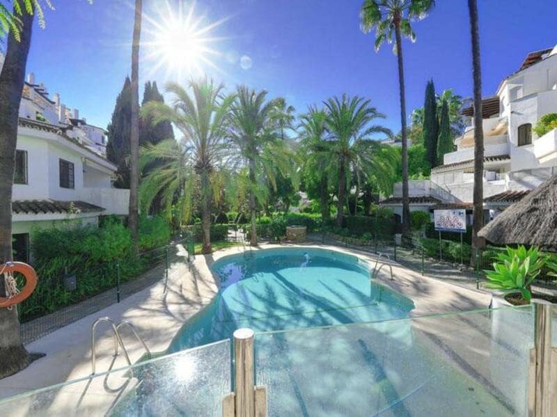 5 makuuhuone Kattohuoneisto myytävänä paikassa Marbella mukana uima-altaan 
autotalli - 990 000 € (Ref: 9450431)