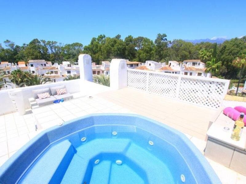 5 makuuhuone Kattohuoneisto myytävänä paikassa Marbella mukana uima-altaan 
autotalli - 990 000 € (Ref: 9450431)