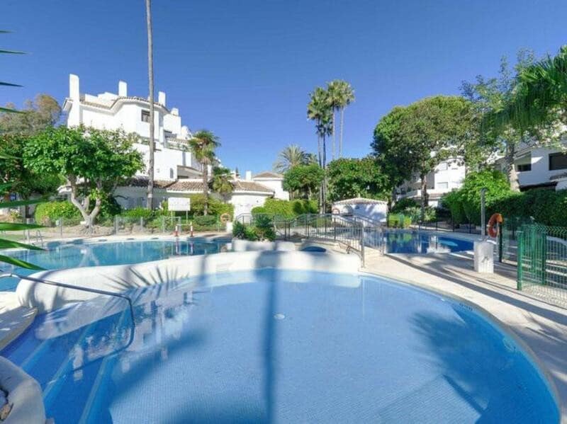 5 makuuhuone Kattohuoneisto myytävänä paikassa Marbella mukana uima-altaan 
autotalli - 990 000 € (Ref: 9450431)